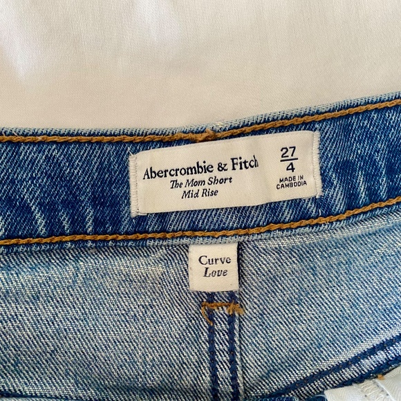Abercrombie Curve Love Mid Rise Mom Shorts - Picture 4 of 4